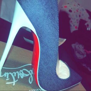 SO KATE DENIM RED SOLE PUMP, NAVY